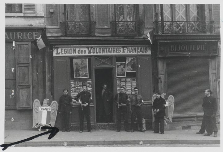 Bureau de recrutement de la Légion des volontaires français contre le bolchevisme, Charenton, mai 1944
 (Archives nationales / Alain Berry)