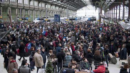 Dans le hall de la gare de Lyon, le 2 janvier 2011, &agrave; Paris.&nbsp; (FRED DUFOUR / AFP)