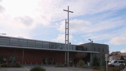 Dans la région Grand Est, l’épidémie de coronavirus Covid-19 est partie d’un rassemblement évangéliste à Mulhouse (Haut-Rhin) à la mi-février. Quelque 1 200 personnes s’étaient rassemblées pour prier, véhiculant ainsi le virus. Parmi les fidèles présents ce jour-là, 17 ont perdu la vie. (France 3)