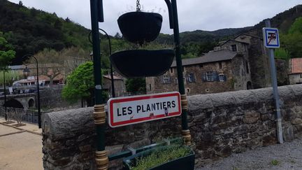 Le village des Plantiers, dans les Cévennes, où a eu lieu le double homicide. (GRÉGORY JULLIAN / FRANCE-BLEU GARD LOZÈRE)