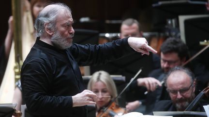 Le chef d'orchestre Valery Gergiev se produit&nbsp;avec l'Orchestre symphonique du Théâtre Mariinsky en Russie, le 22 janvier 2022. (SERGEI FADEICHEV/TASS/SIPA USA/SIPA)