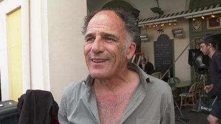 Frédéric Pierrot sur le tournage de la série "La Peste" à Nice (France 3 PACA)