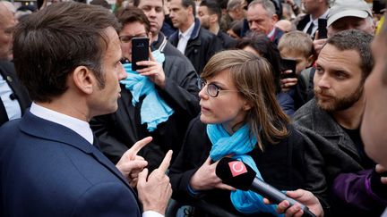 Le président de la République, Emmanuel Macron, face à la syndicaliste Chloé Bourguignon (UNSA) à Sélestat (Bas-Rhin), le 19 avril 2023. (LUDOVIC MARIN / POOL VIA AFP)