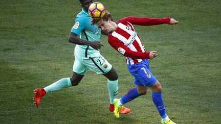 Antoine Griezmann et Samuel Umtiti redeviennent adversaires quelques jours après avoir porté ensemble le maillot des Bleus. (EMILIO NARANJO / EFE)