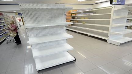 Rayons vides dans un supermarché du Venezuela. (AFP)