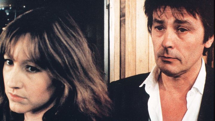 Les acteurs Nathalie Baye et Alain Delon dans le film "Notre histoire", de Bernard Blier (1984). (MEUROU/SIPA / SIPA)