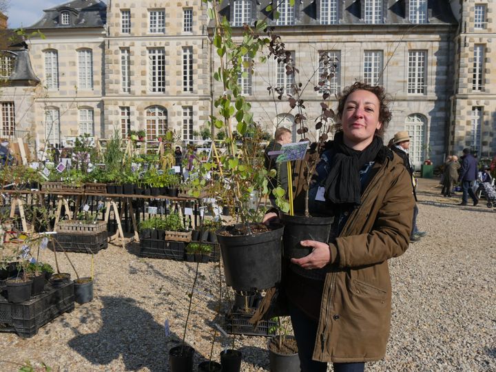 Marion Lennoz, pépinière des Avettes, en Saône-et-Loire. (ISABELLE MORAND / RADIO FRANCE)