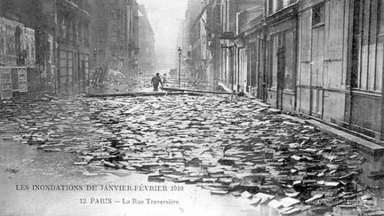 La crue de la Seine. La rue Traversiere sous les eaux (COLLECTION YLI / SIPA)