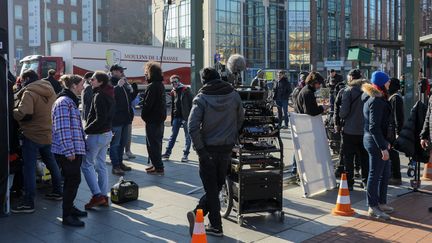 Le tournage de la série "HPI" à Roubaix (2 mars 2023). (THIERRY THOREL / PHOTOPQR / LA VOIX DU NORD / MAXPPP)