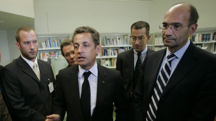 Nicolas Sarkozy, alors pr&eacute;sident de la R&eacute;publique, et Eric Woerth (D), alors ministre du Budget, &agrave; Nantes (Loire-Atlantique) le 19 septembre 2007.&nbsp; ( MAXPPP)