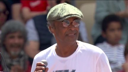 40 ans après avoir remporté Roland-Garros face à Mats Wilander, Yannick Noah a donné un concert avec son vieil adversaire, samedi 27 mai.