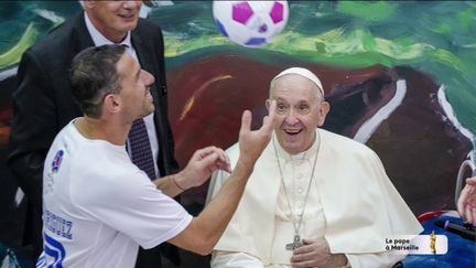 Le pape François, qui célèbre une messe au stade Vélodrome de Marseille, le 23 septembre 2023, aime le sport et particulièrement le football. (FRANCE TELEVISIONS)