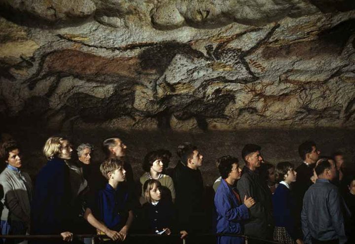 1959 La grotte originale est menacée par le dyoxide de carbone. (Géo Histoire)