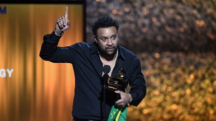 Le chanteur Shaggy recevant le Grammy Award du meilleur album reggae, le 10 février 2019 à Los Angeles (ROBYN BECK / AFP)