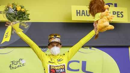 Jonas Vingegaard s'est emparé du maillot jaune, le 13 juillet 2022, au terme de la 11e étape du Tour de France.&nbsp; (DAVID PINTENS / BELGA MAG / AFP)