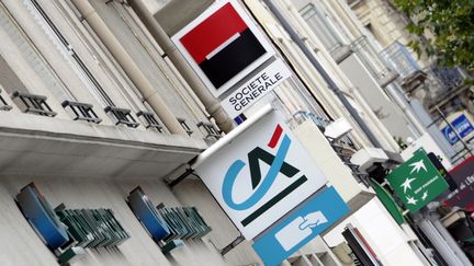 Les logos des trois banques françaises, Crédit Agricole, Société Générale et BNP Paribas. (DAMIEN MEYER / AFP)