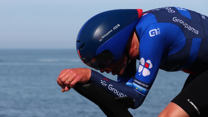 Stefan Küng (Groupama-FDJ) lors du contre-la-montre sur la première étage du Giro 2023. (LUCA BETTINI / AFP)