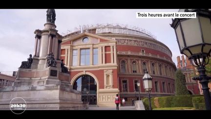 VIDEO. Visite du mythique Royal Albert Hall où l'on croise le général de Gaulle, des sumotoris, McCartney... et Francis Cabrel