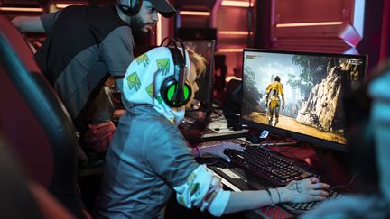 Le sexisme dans l'esport et les jeux vidéo. Des progrès mais peut mieux faire. Une étude révèle des résultats assez accablants, mais pas surprenants. (Illustration) (MARKO GEBER / DIGITAL VISION / GETTY IMAGES)