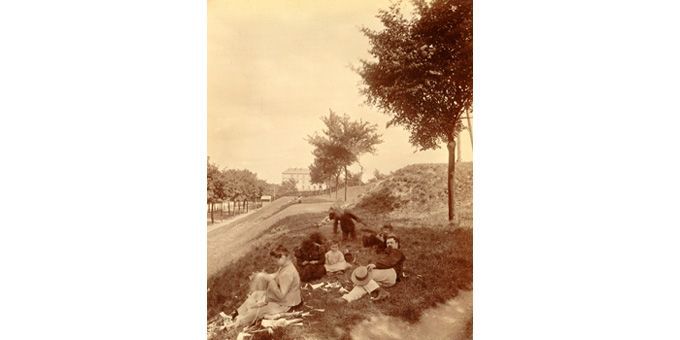 Zone des fortifications, porte d&#039;Arcueil, boulevard Jourdan, 14e arrondissement, juin 1899
 (Eugène Atget / Musée Carnavalet / Roger-Viollet)