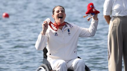 Nathalie Benoît connaît la chanson. Médaillée d'argent à Londres en 2012, puis de bronze à Tokyo en 2021, la Tricolore est sortie des repêchages pour aller arracher le bronze à Paris sur le skeet PR1, la première médaille du para-aviron français de ces Paralympiques. (MAXPPP)