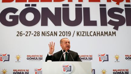 Le président turc&nbsp;Recep Tayyip Erdogan prononce un discours le 27 avril 2019 à&nbsp;Kizilcahamam (Turquie). (TURKISH PRESIDENCY / CEM OKSUZ / / ANADOLU AGENCY / AFP)