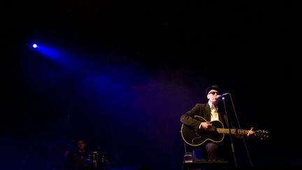 Alain Bashung - ici lors de son dernier concert à l'Elysée Montmartre en 2008 - avait laissé de côté une dizaine de titres lors de l'enregistrement de son dernier album, "Bleu Pétrole". (BENJAMIN LEMAIRE / MAXPPP)