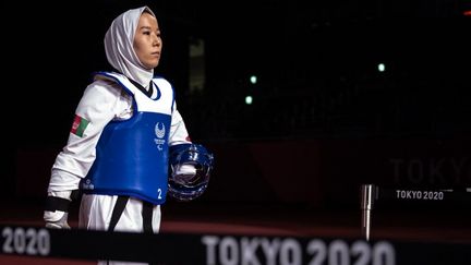 Zakia Khudadadi lors des Jeux paralympiques de Tokyo, le 2 septembre 2021.&nbsp; (PHILIP FONG / AFP)