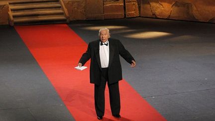 Michel Galabru sur la scène des Molières à la Maison des arts de Créteil (17 avril 2011)
 (Patrick Kovarik / AFP)