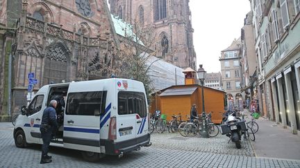 Le marché de Noël de Strasbourg, à proximité de la cathédrale, le 24 novembre 2016. (MAXPPP)