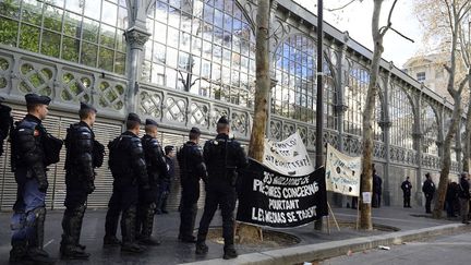 La police a évacué les intermittents qui occupaient le Carreau du Temple
 (Alain Jocard / AFP)