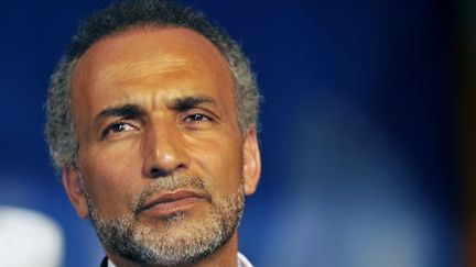 Tariq Ramadan lors d'une conférence à Abidjan (Côte d'Ivoire), le 26 août 2011. (SIA KAMBOU / AFP)