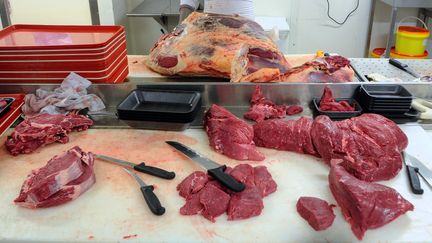 De la viande préparée dans un supermarché du Doubs, le 1er mars 2013. (SEBASTIEN BOZON / AFP)