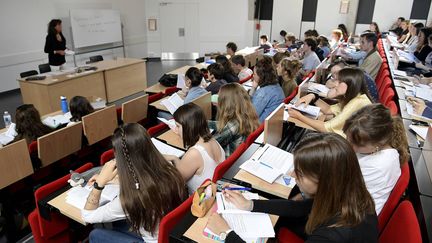 Des étudiants suivent un cours à la faculté de Rennes (Ille-et-Vilaine). Photo d'illustration. (MAXPPP)