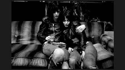 &quot;Les Ramones, c’est les Beatles des années 77-78. Trente cinq ans après, les gamins portent tous des T-shirts Ramones et le jean’s déchiré de Joey est toujours à la mode. Et puis cette photo, c’est un peu de tendresse dans un monde de violence.&quot;
 (Alain Dister Estate)