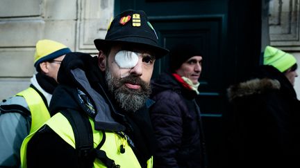 Le "gilet jaune" Jérôme Rodrigues, le 8 février 2019 lors d'une manifestation à Paris. (EDOUARD RICHARD / HANS LUCAS / AFP)