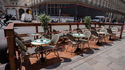 Une terrasse éphémère à Paris (illustration). (BERTRAND GUAY / AFP)