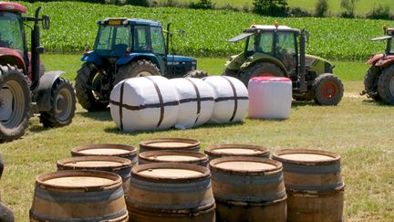  (Les agriculteurs du Rhône préparent leur animation pour le passage de l'hélico de la télé © RF/BS)