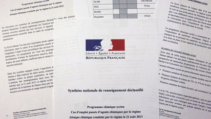 La note de synth&egrave;se sur l'arsenal chimique syrien d&eacute;classifi&eacute;e par les renseignements fran&ccedil;ais, photographi&eacute;e le 2 septembre 2013 &agrave; Paris. (THOMAS COEX / AFP)