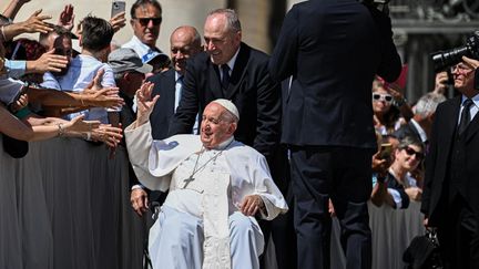 Le Pape François, le 7 juin 2023 au Vatican. (ANDREAS SOLARO / AFP)