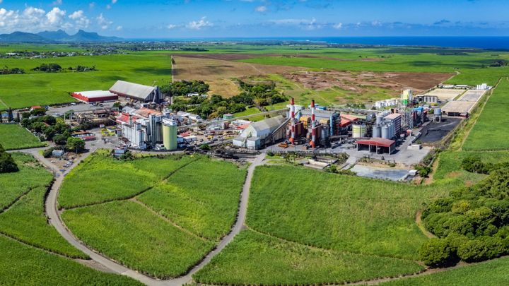 Pour continuer à exister, l’industrie sucrière a dû se diversifier, et notamment dans la production d’électricité, grâce à la bagasse, le résidu solide de la canne à sucre. (Photo Omnicane)