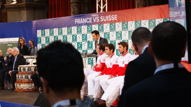 &nbsp; (Roger Federer lors du tirage au sort de la finale à Lille, jeudi matin © Radio France/Yann Bertrand)