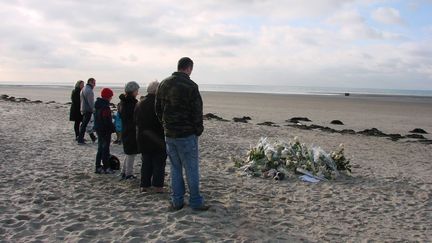 &nbsp; (Hommage d'anonymes à Adélaïde, petite fille de quinze mois retrouvée morte noyée à Berck-sur-Mer en novembre 2013. © MaxPPP)