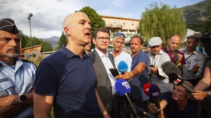 Le procureur de Digne-les-Bains Remy Avon s'exprime devant la presse au Haut-Vernet (Alpes-de-Haute-Provence), le 9 juillet 2023. (THIBAUT DURAND / HANS LUCAS / AFP)