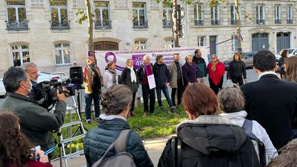 Une manifestation de catholiques en marge de&nbsp;l'Assemblée des évêques de France à Lourdes, samedi 6 novembre 2021. Après la publication du rapport Sauvé sur la pédocriminalité dans l'Eglise, ils demandent aux évêques d'agir. (VICTORIA KOUSSA / FRANCEINFO)