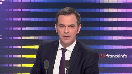 Olivier Véran, ministre de la Santé, le 16 février 2022 sur franceinfo. (FRANCEINFO / RADIO FRANCE)