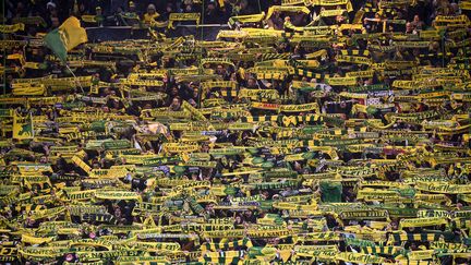 Les supporters nantais ont assuré le show dans les tribunes du stade de la Beaujoire lors du barrage de la Ligue Europa entre le FC Nantes et la Juventus Turin, le 23 février 2023. (SEBASTIEN SALOM-GOMIS / AFP)