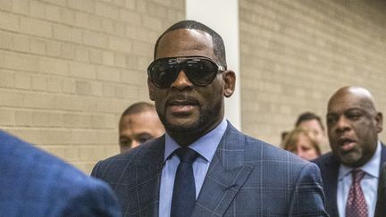 R. Kelly, le 6 mars 2019, à Chicago (nord des Etats-Unis).&nbsp; (TANNEN MAURY / AFP)