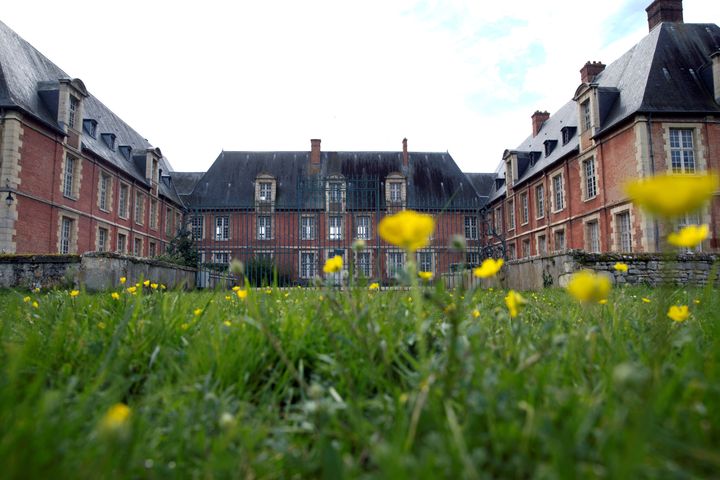 Le&nbsp;château de style Louis XIII à Thiverval-Grignon&nbsp;abrite&nbsp;le site historique d’AgroParisTech, l’école nationale d’agronomie. (KENZO TRIBOUILLARD / AFP)