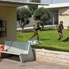 Des soldats israéliens déployés dans la ville de Sdérot, près de la bande de Gaza en Israël, le 7 octobre 2023. (BAZ RATNER / AFP)